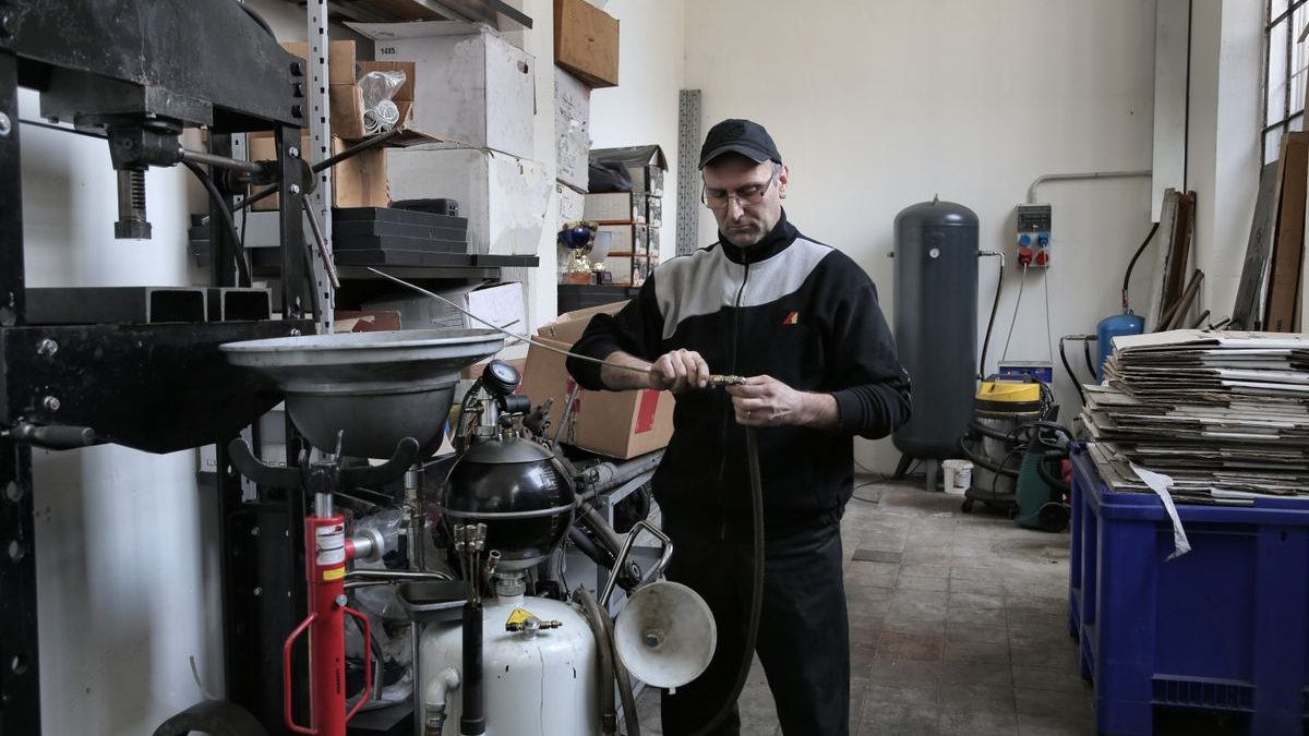 Mechanic repairing compressor hose